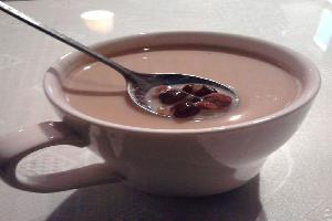 牛奶制作红豆奶茶：红豆、牛奶