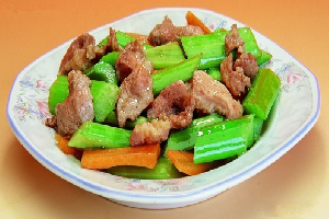家常菜：芹菜炒肉制作