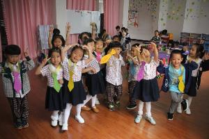 罗平县红星幼儿园开展“父亲节”主题教育活动